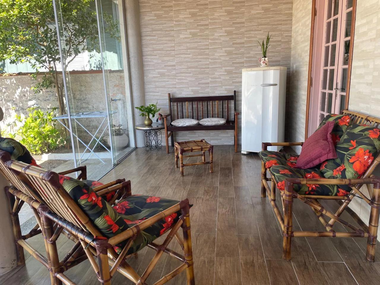 Foto 4 — TG106 - Casa com 5 quartos e piscina